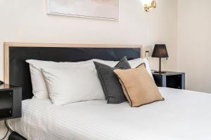 The Swan Valley Hotel - Booking and Policies