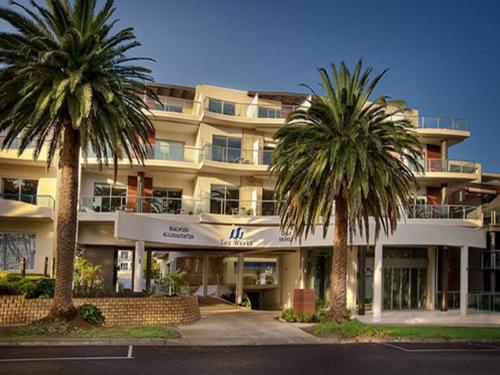 The Waves Apartments Review