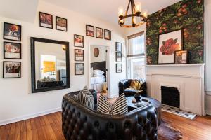 The Woodford Hotel - Contact and Location Information