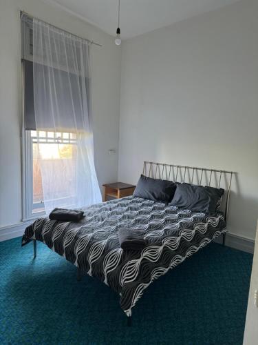 Thommos Pub - Policies and Regulations