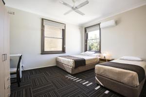 Toongabbie Hotel - Contact Information