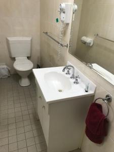 Travelway Motel - Nearby Attractions