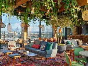 Treehouse Hotel London - Nearby Attractions and Exploration