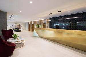 Tyrian Albert Park Lake Review - Booking and Pricing
