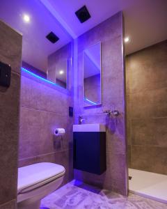 Vancouver Hotel and Studios - Check-in and Policies