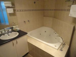 Victoria Lodge Motor Inn & Apartments - Frequently Asked Questions