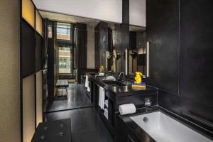 W Amsterdam - Questions About Staying Here