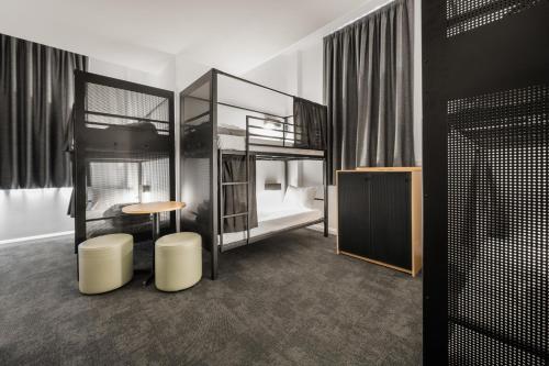 YHA Sydney Central - Dining and Entertainment