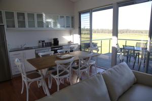 Adina Vineyard - Additional Features and Services
