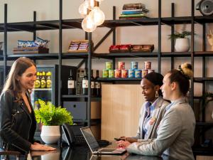 Aparthotel Adagio London Stratford - Nearby Attractions and Transportation