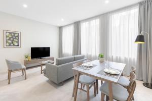 Brady Apartment Hotel Hardware Lane Review - Room Features and Comforts