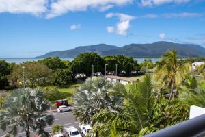 Cairns Luxury Waterview Apartment - Booking and Inquiries