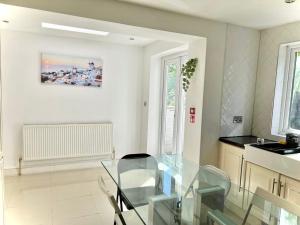 Canary Wharf Holiday Rooms - Booking Information