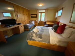 Candlelight Lodge - Questions About Your Stay