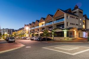 Dolphin Quay Apartments - Kitchen and Dining Facilities
