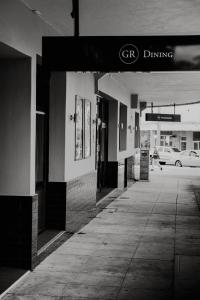 General Roberts Hotel - Location and Accessibility