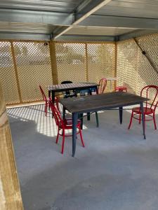 Lake Albert Motel - Dining and Shopping