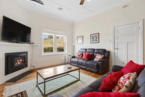 Lambert Estate Retreat - Location and Accessibility