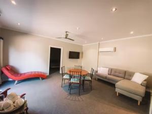Lamberts Little Paradise - Questions About Your Stay