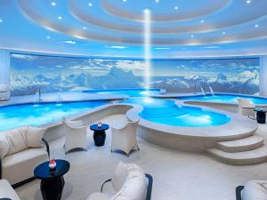 Las Vegas Hilton At Resorts World - Additional Highlights