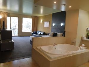 Madison Spa Motel - Adults Only - Questions About Your Stay