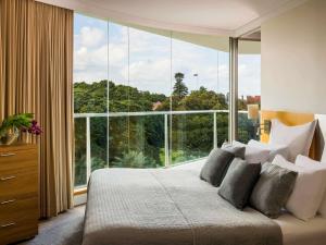 Pullman Quay Grand Sydney Harbour - Conveniently Located Near Major Landmarks