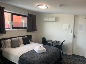 Queens Arms Hotel - Transport and Accessibility
