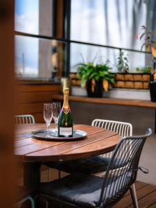 Shoreline Hotel - Questions About Your Stay