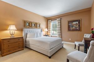 Summer Creek Inn - Booking Your Stay