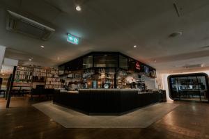 Sydney Junction Hotel - Location and Attractions