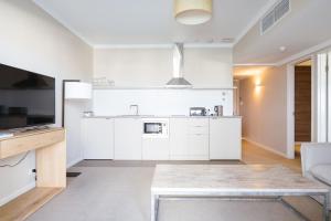 The Marina Hotel - Mindarie - Activities and Entertainment