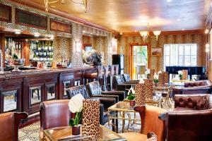 The Montague On The Gardens - Common Questions
