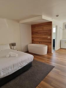 The Rocks Apartments - Nearby Attractions