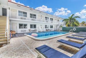 The Shores Hotel - Property Details