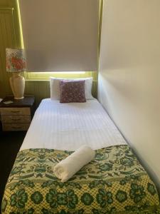 Vine Valley Inn - Booking and Contact Information