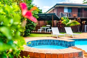 Coffs Harbour Holiday Apartments - Tropical Garden and Outdoor Pool