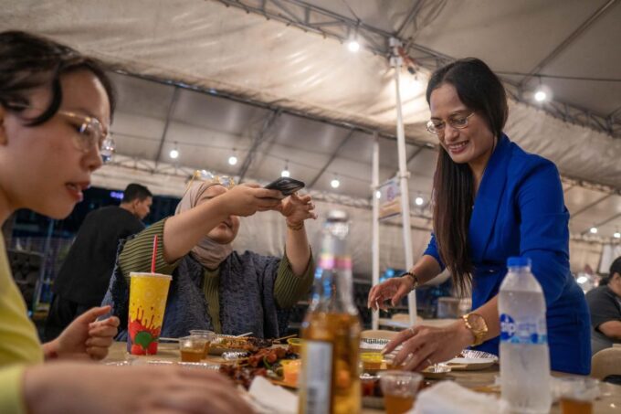 ⭐ Makati Filipino Street Food With Venus ⭐ - Follow on Social Media