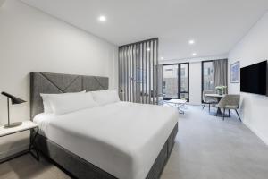 Meriton Suites Melbourne - The Last Word