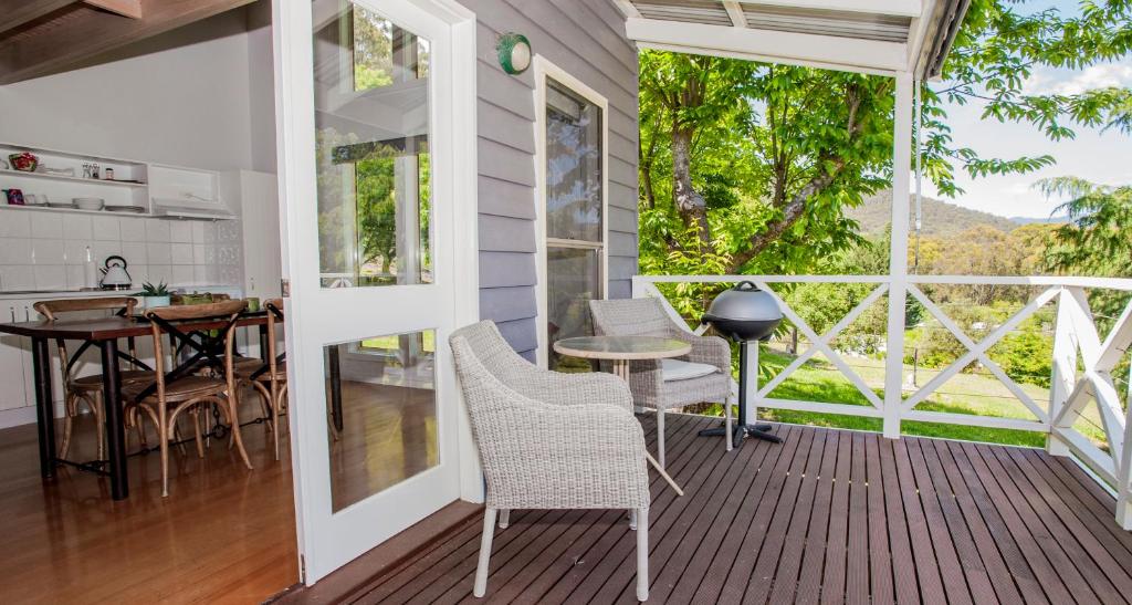 Abbys Cottages Bright Review