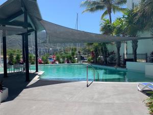 Absolute Waterfront Magnetic Island - Key Points