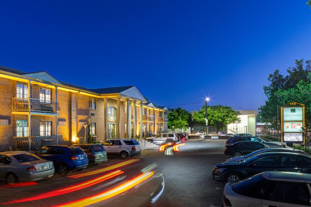 Adelaide Inn Review