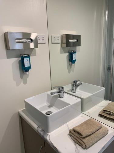 Adina Place Motel Apartments - Key Points