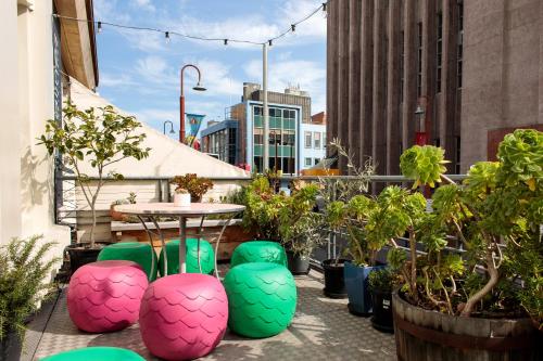 Alabama Hotel Hobart - About Your Stay
