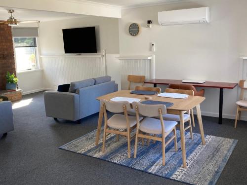 Anchor Wheel Motel - Key Points