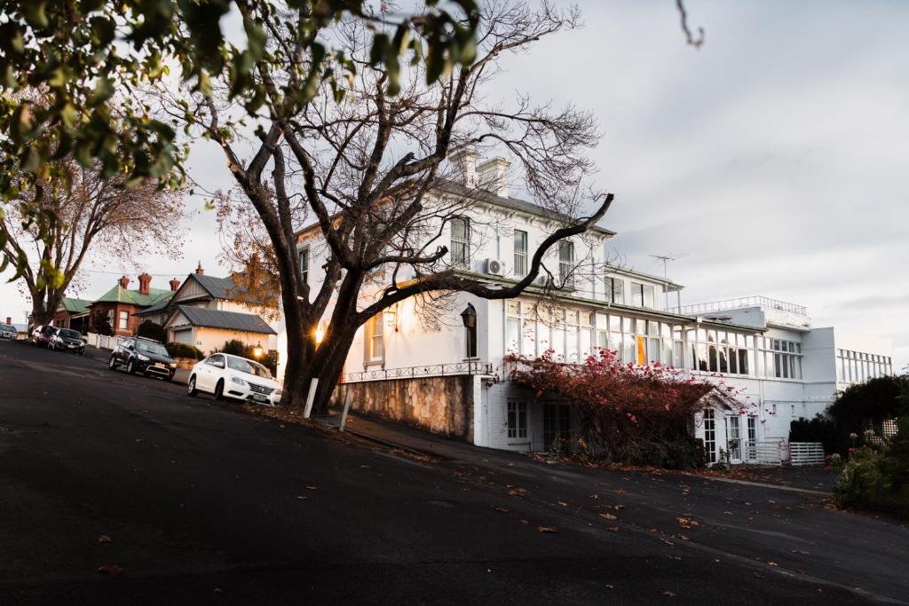Battery Point Manor Review