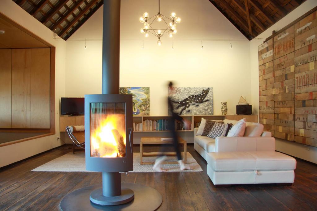 BIG.SHED.HOUSE Review