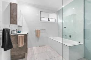 Bribie Island Canal Holiday Destination! - Key Points