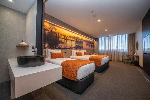 Bridgeport Hotel - Key Points