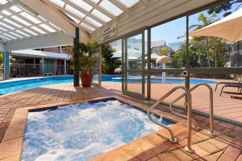 Broadwater Resort Como - About Your Stay