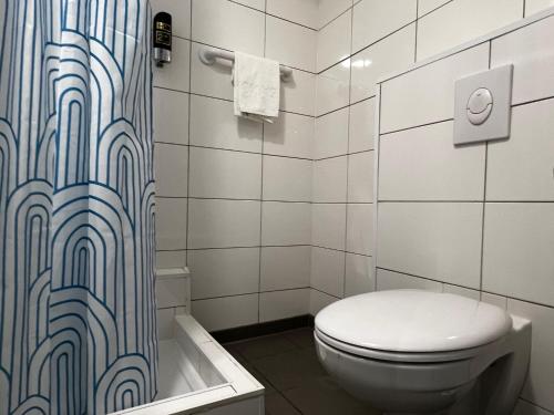 Budget Trianon Hotel - About Your Stay